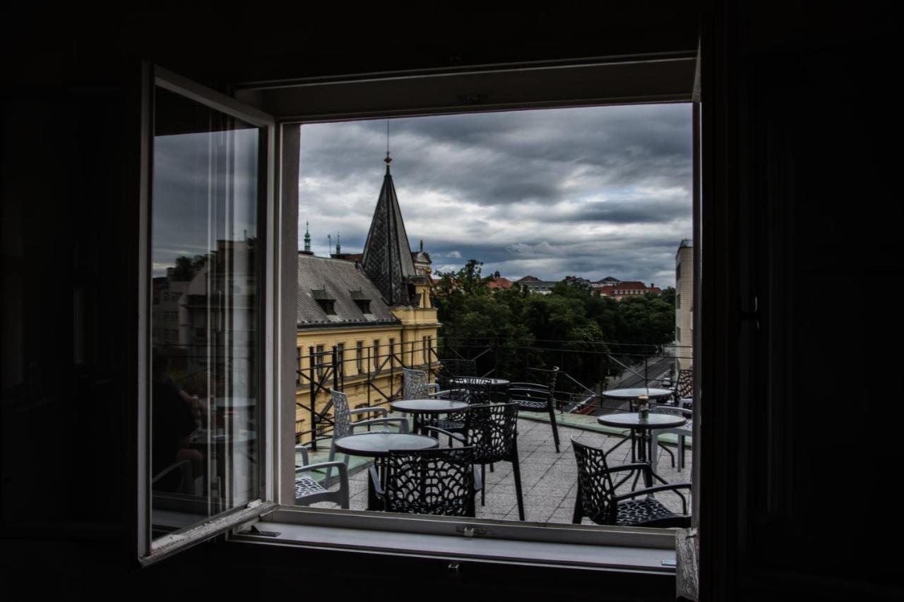 The Clock Inn Прага Экстерьер фото