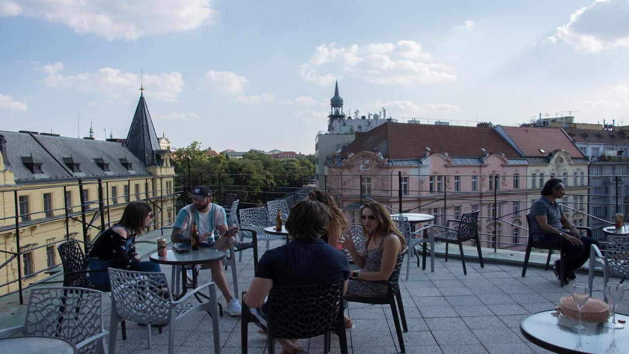 The Clock Inn Прага Экстерьер фото